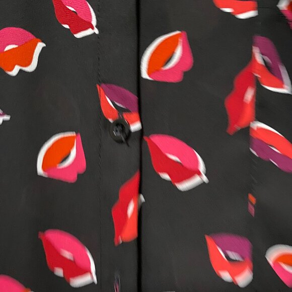 Torrid long sleeve, black button-down shirt w/red lips, size 4X - Picture 4 of 11